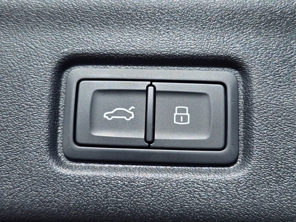 New 2027 Audi SQ6 e-tron Premium Plus AWD/4WD image 18