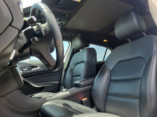 Used 2020 Mercedes-Benz GLA 250 4MATIC w/ Premium Package image 19