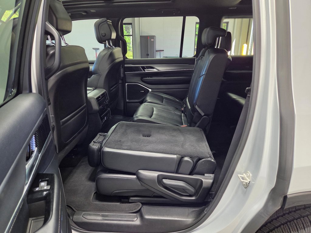 Used 2024 Jeep Wagoneer Series II AWD/4WD image 21