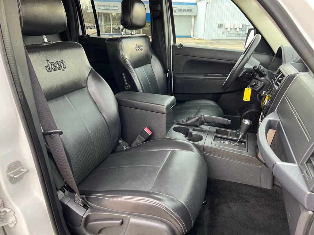 Used 2012 Jeep Liberty Sport image 9