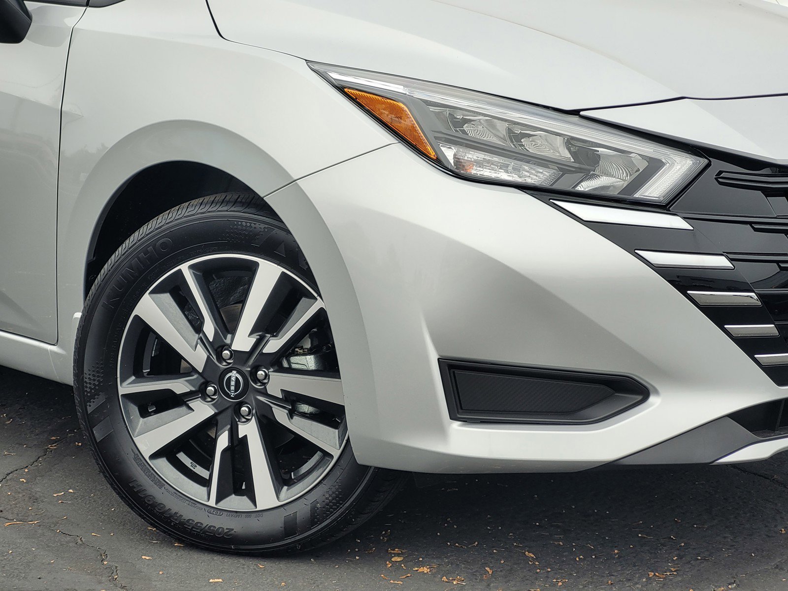 New 2025 Nissan Versa SV w/ Trunk Package image 3