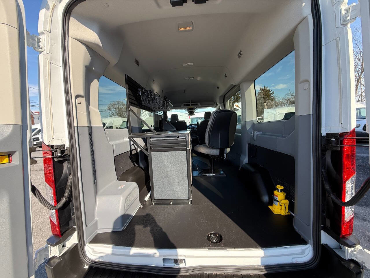 Used 2019 Ford Transit 150 XLT image 9