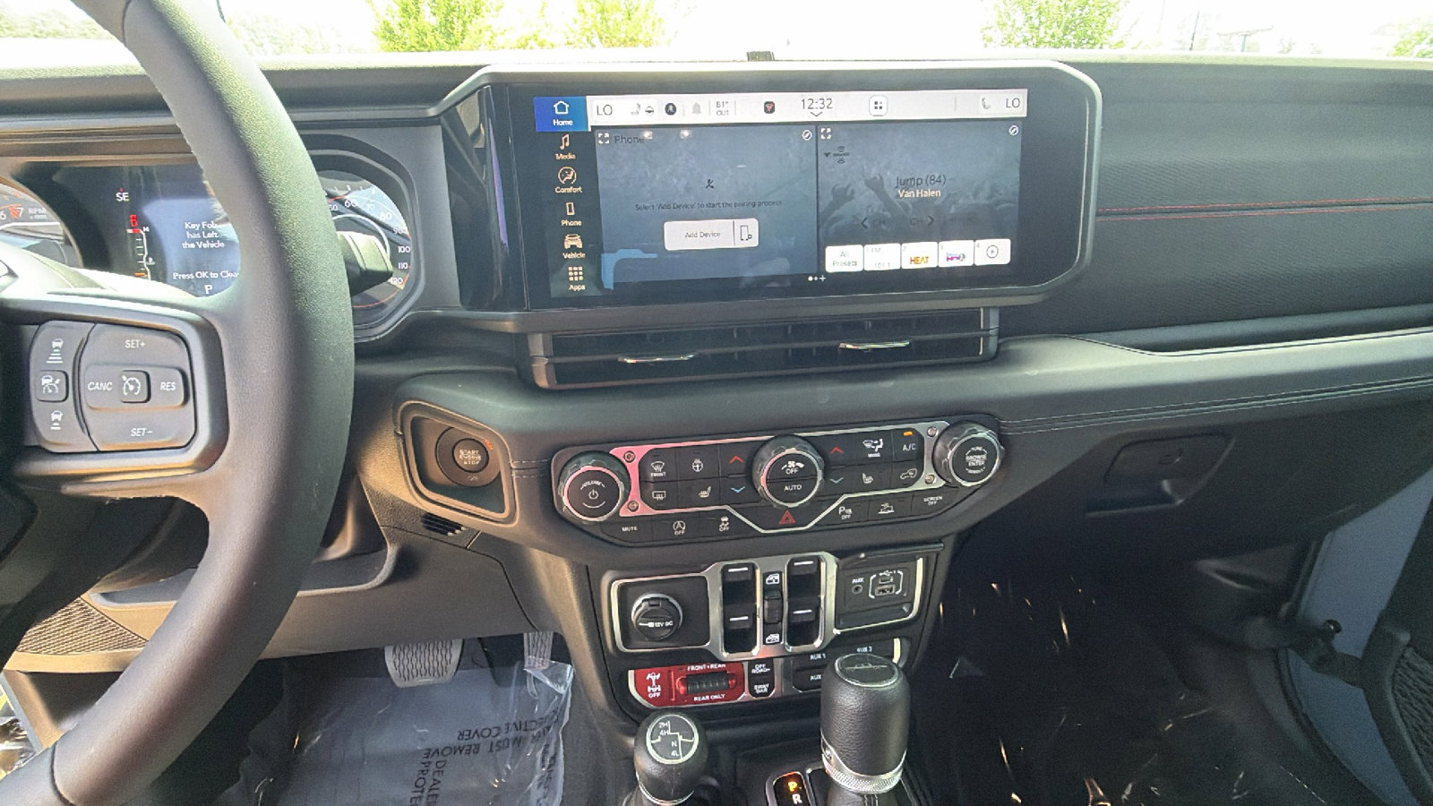 Used 2025 Jeep Gladiator Rubicon w/ Safety Group image 32