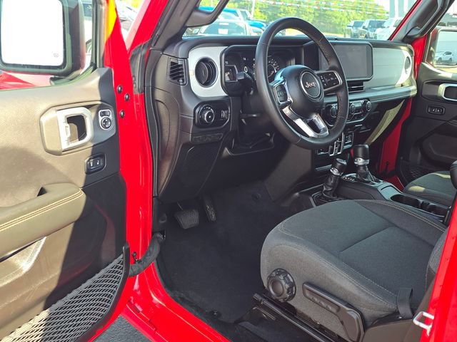 Used 2025 Jeep Wrangler Unlimited Sahara AWD/4WD image 9