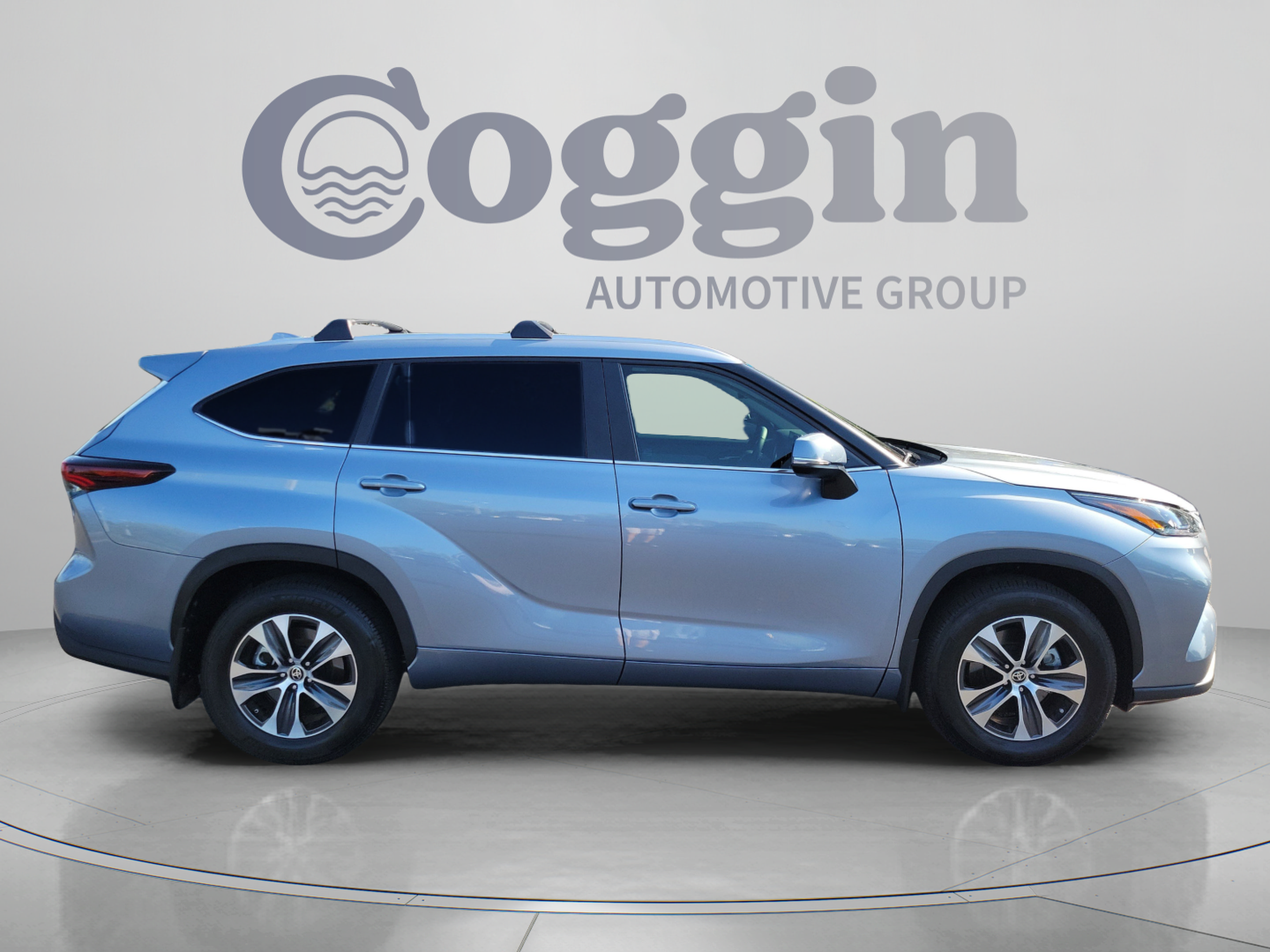 Used 2024 Toyota Highlander XLE FWD image 4