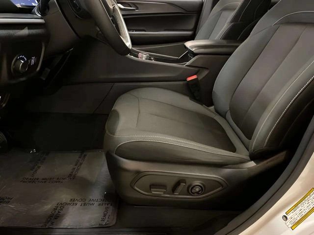 Used 2024 Jeep Grand Cherokee Laredo RWD image 55