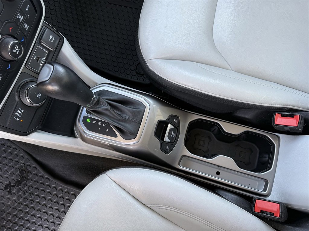 Used 2022 Jeep Renegade Limited image 30