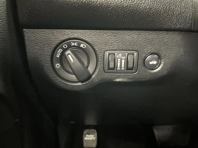 Used 2021 Dodge Challenger SXT image 22