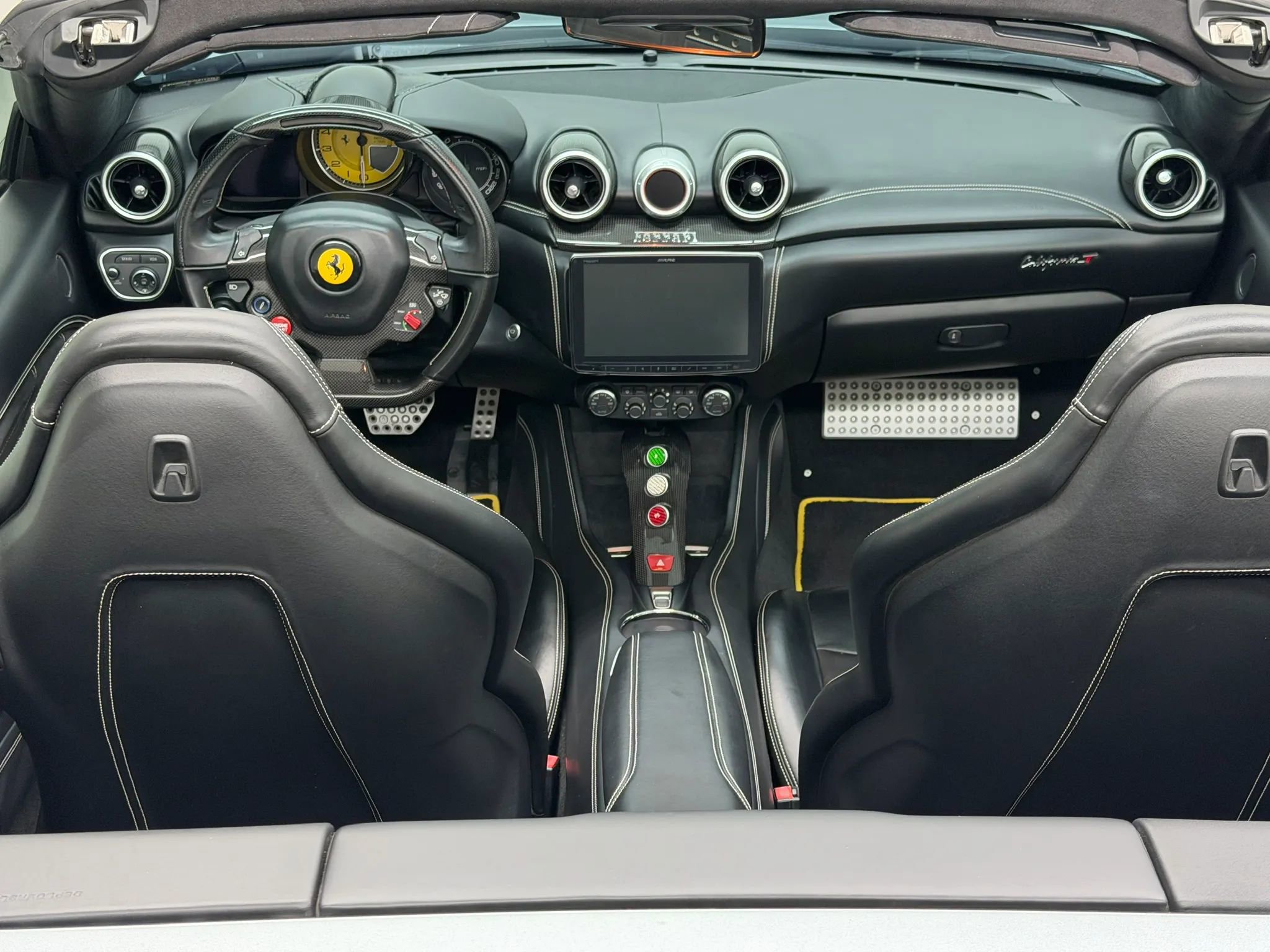 Used 2015 Ferrari California T RWD image 16