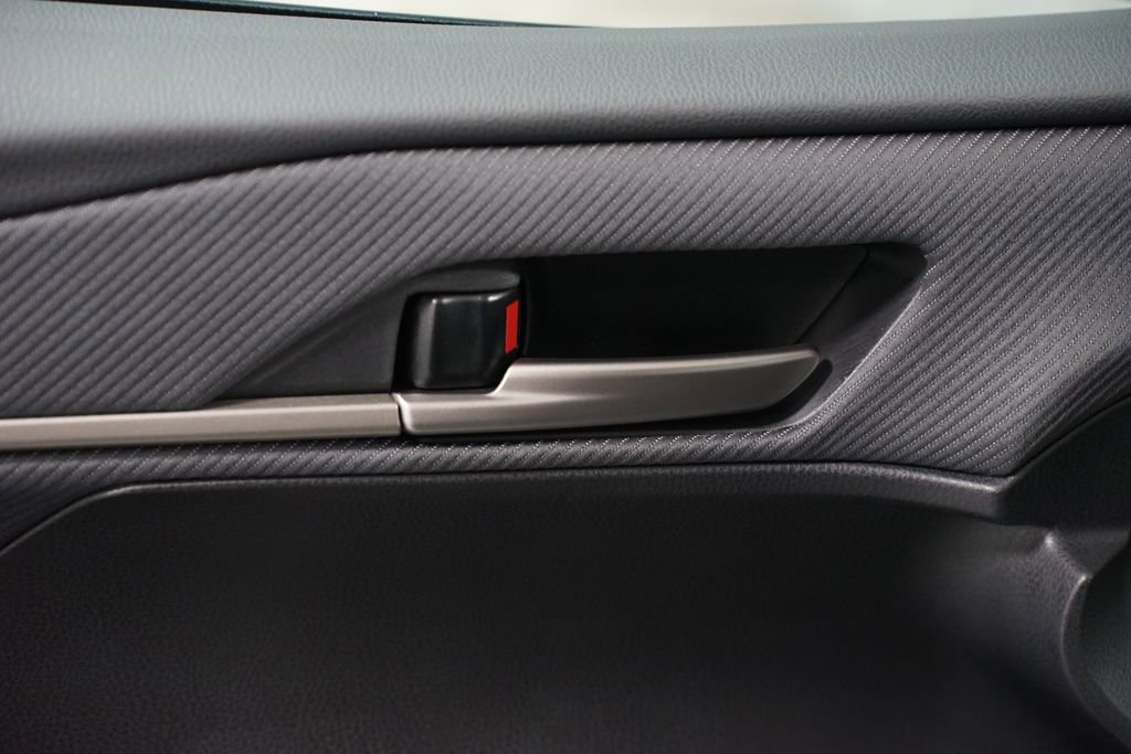 Used 2025 Toyota Camry SE image 33