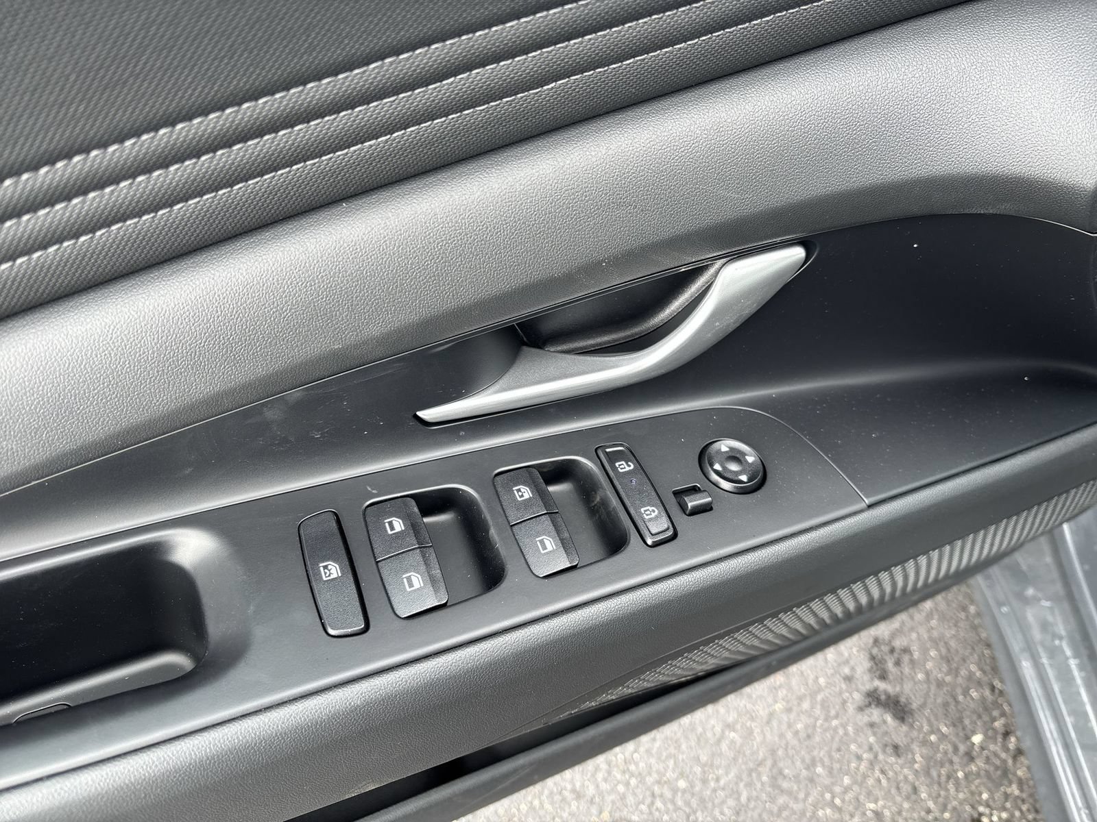 Used 2026 Hyundai Elantra Limited FWD image 16