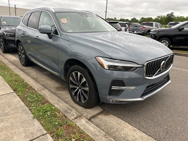 Used 2023 Volvo XC60 B5 Plus FWD image 2