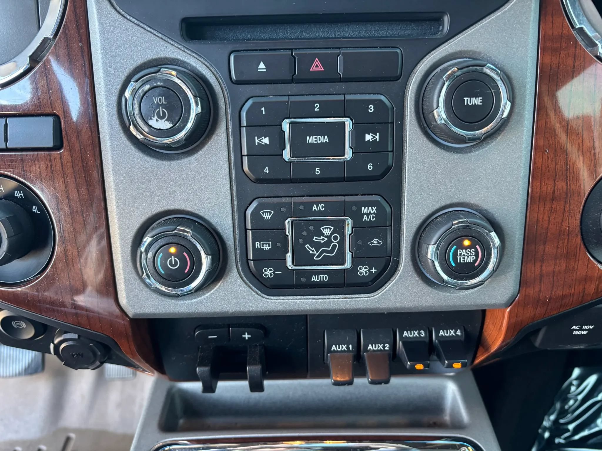 Used 2016 Ford F250 King Ranch w/ King Ranch w/Chrome Package AWD/4WD image 29