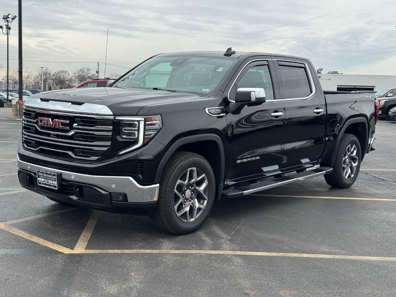 Used 2025 GMC Sierra 1500 SLT w/ SLT Premium Package image 8
