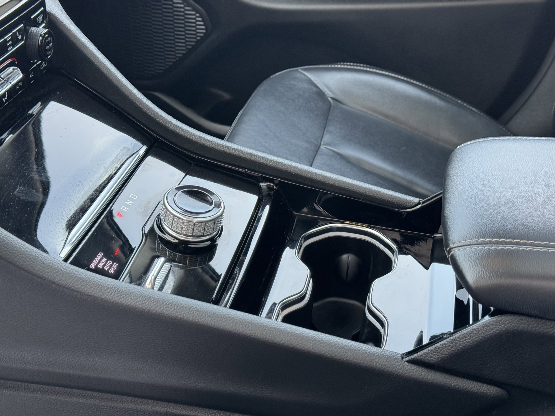 Used 2023 Jeep Grand Cherokee Limited image 23