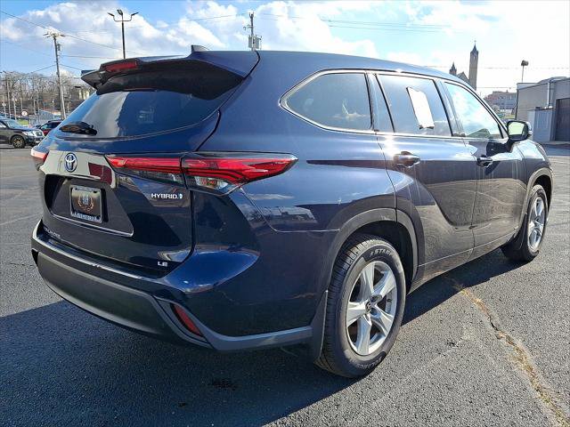 Used 2022 Toyota Highlander LE AWD/4WD image 16