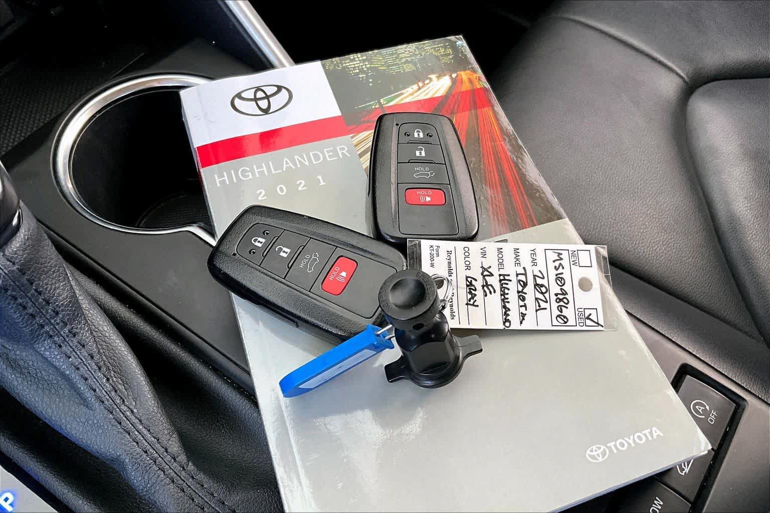 Used 2021 Toyota Highlander XLE AWD/4WD image 15