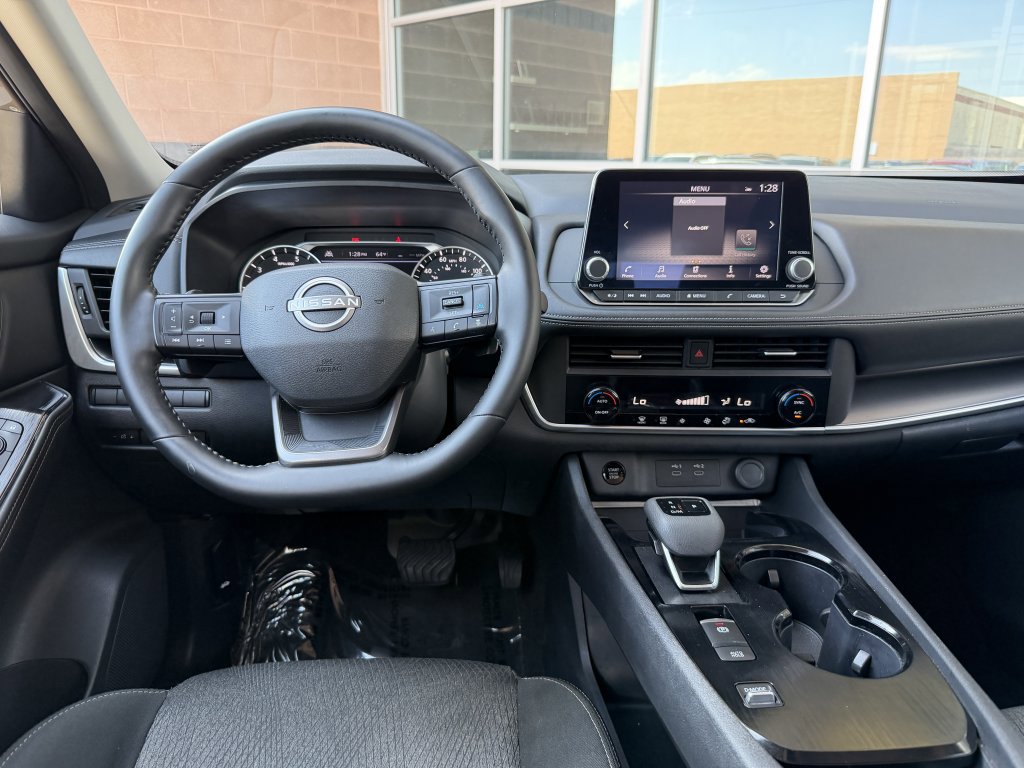 Used 2025 Nissan Rogue SV image 16