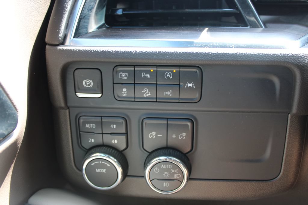 Used 2025 Chevrolet Tahoe Z71 w/ Comfort Package AWD/4WD image 48