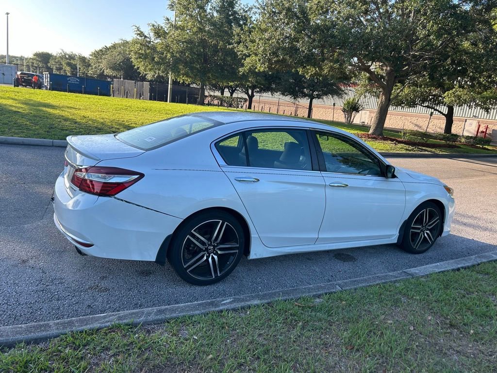 Used 2017 Honda Accord Sport image 6