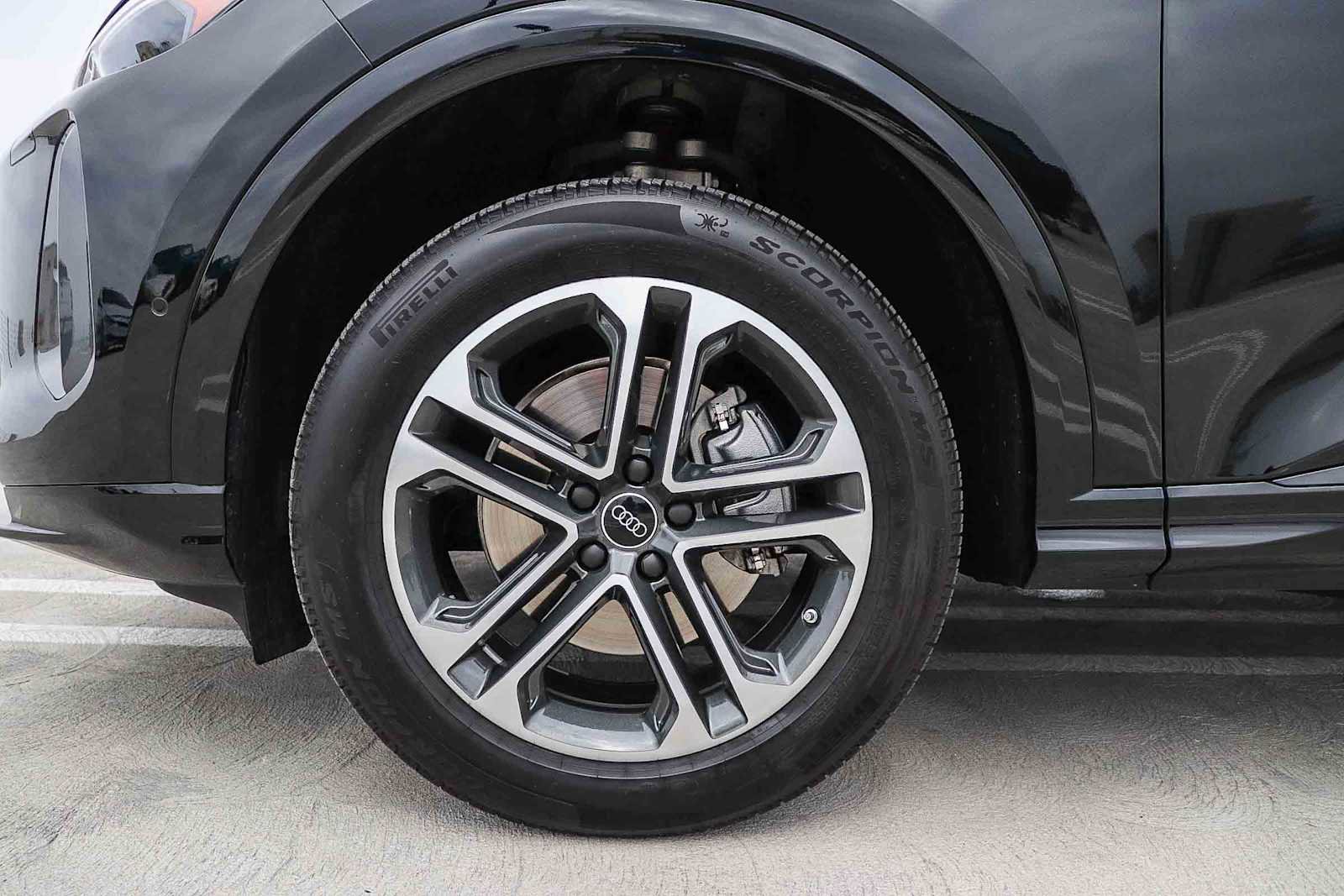 Used 2025 Audi Q5 Premium w/ Convenience Package AWD/4WD image 14