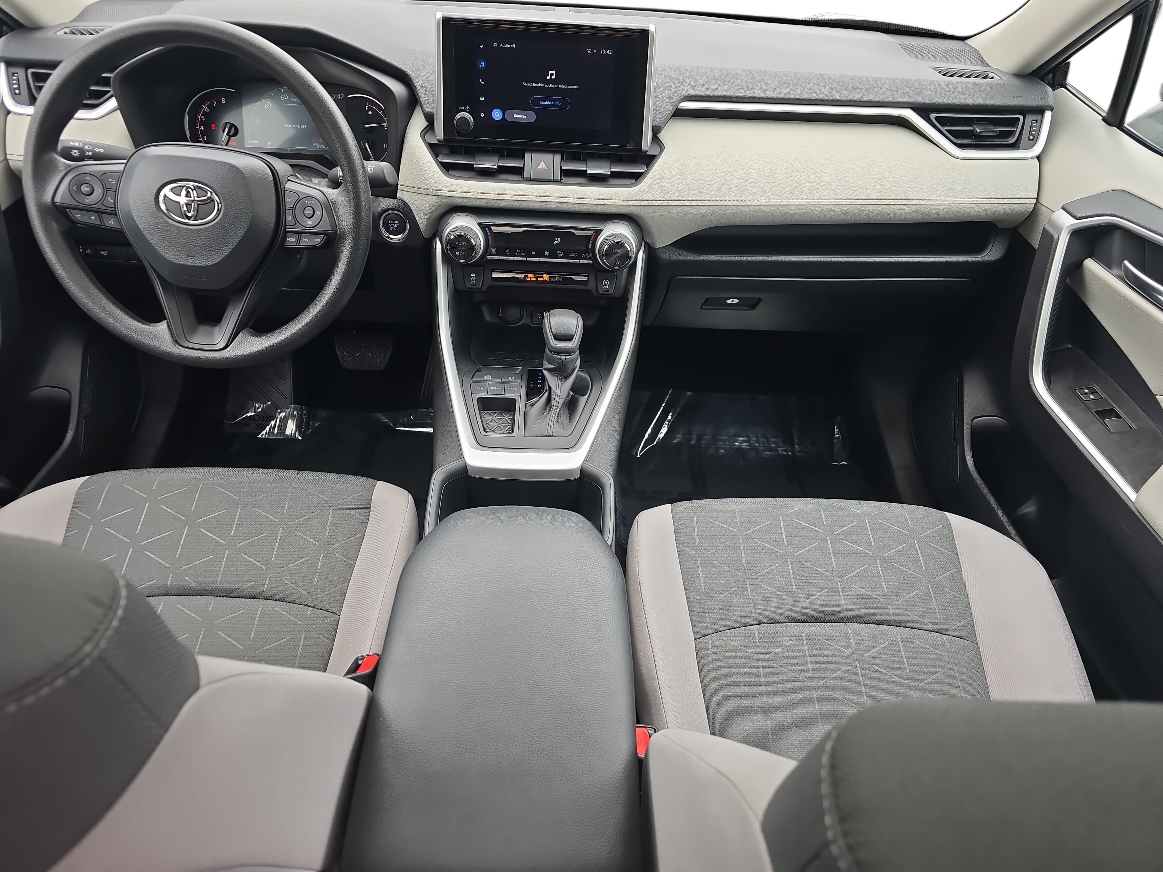 Used 2025 Toyota RAV4 XLE w/ Convenience Package FWD image 9