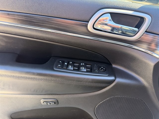 Used 2020 Jeep Grand Cherokee Limited AWD/4WD image 17