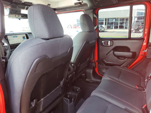Used 2025 Jeep Wrangler Unlimited Rubicon w/ Convenience Group AWD/4WD image 25