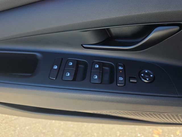 Used 2025 Hyundai Elantra Sport image 40