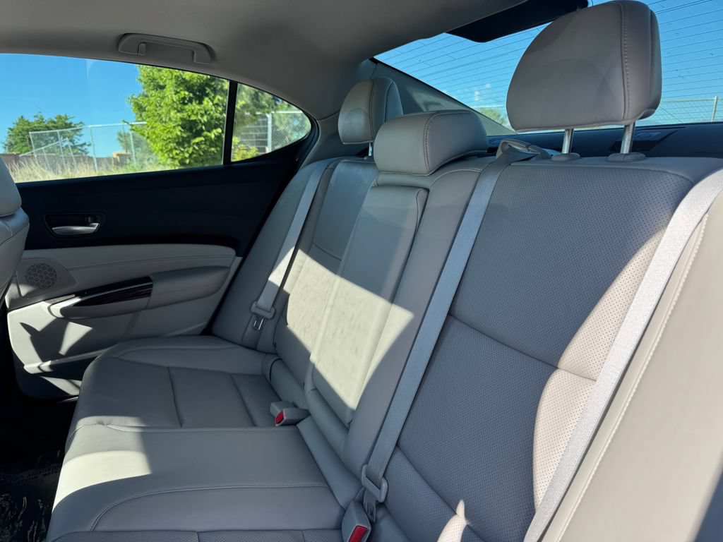 Used 2016 Acura TLX w/ Technology Package FWD image 8