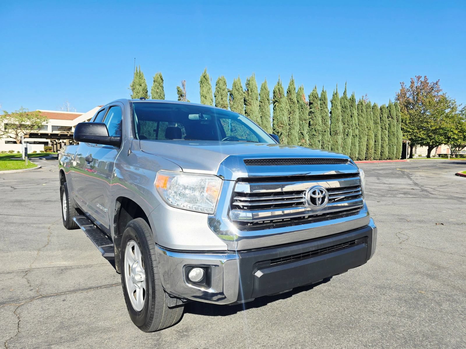 Used 2017 Toyota Tundra SR5 w/ SR5 Upgrade Package RWD image 1