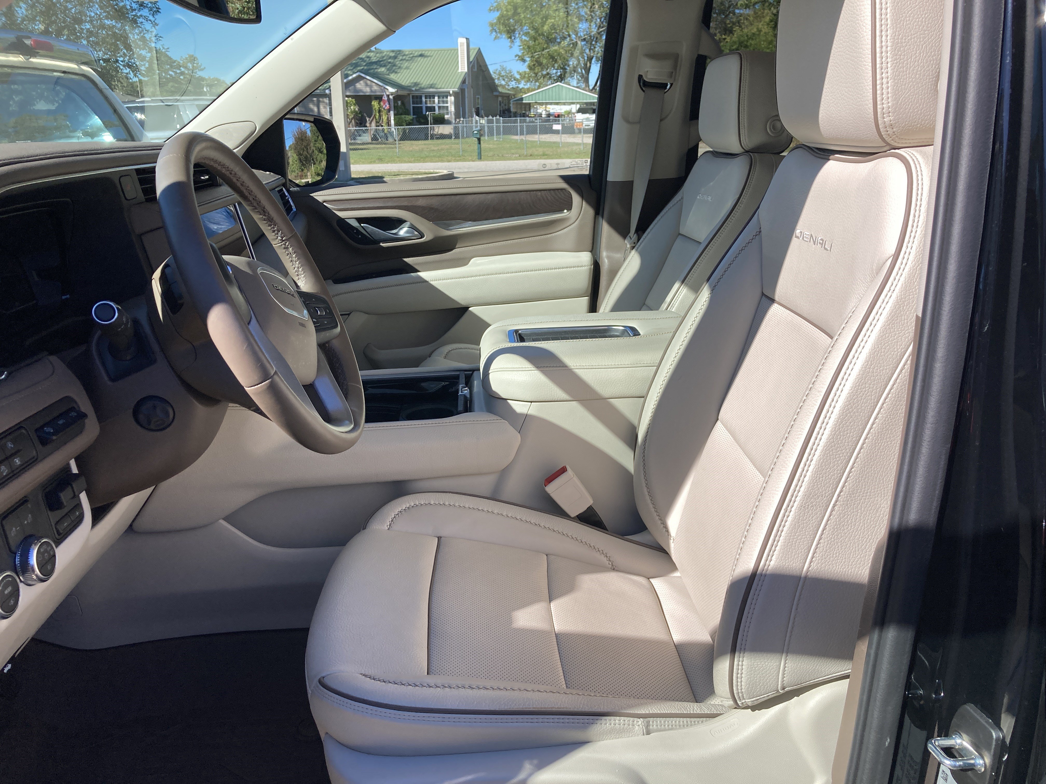 Used 2024 GMC Yukon Denali w/ Max Trailering Package AWD/4WD image 3