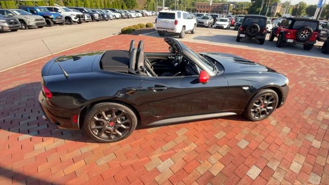Used 2020 FIAT 124 Spider Abarth w/ Convenience Group RWD image 2