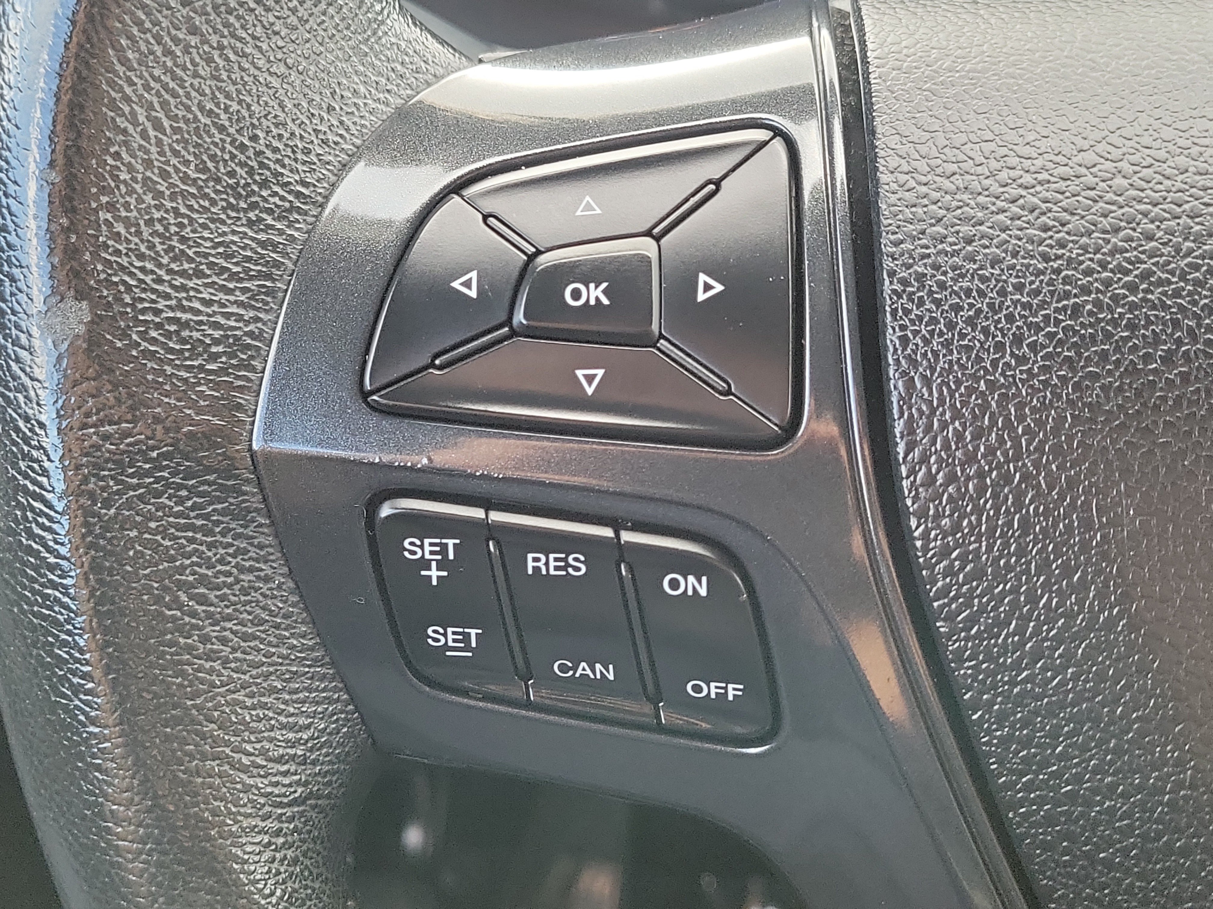 Used 2018 Ford Explorer XLT w/ Equipment Group 202A FWD image 24