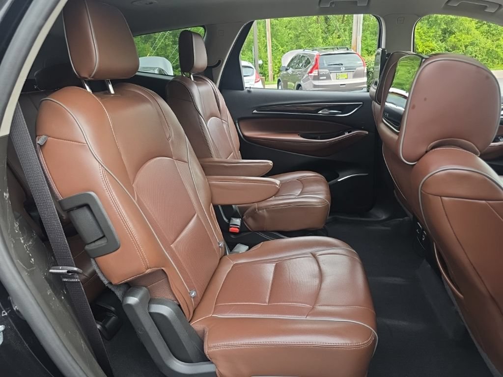 Used 2018 Buick Enclave Avenir w/ Avenir Technology Package AWD/4WD image 38