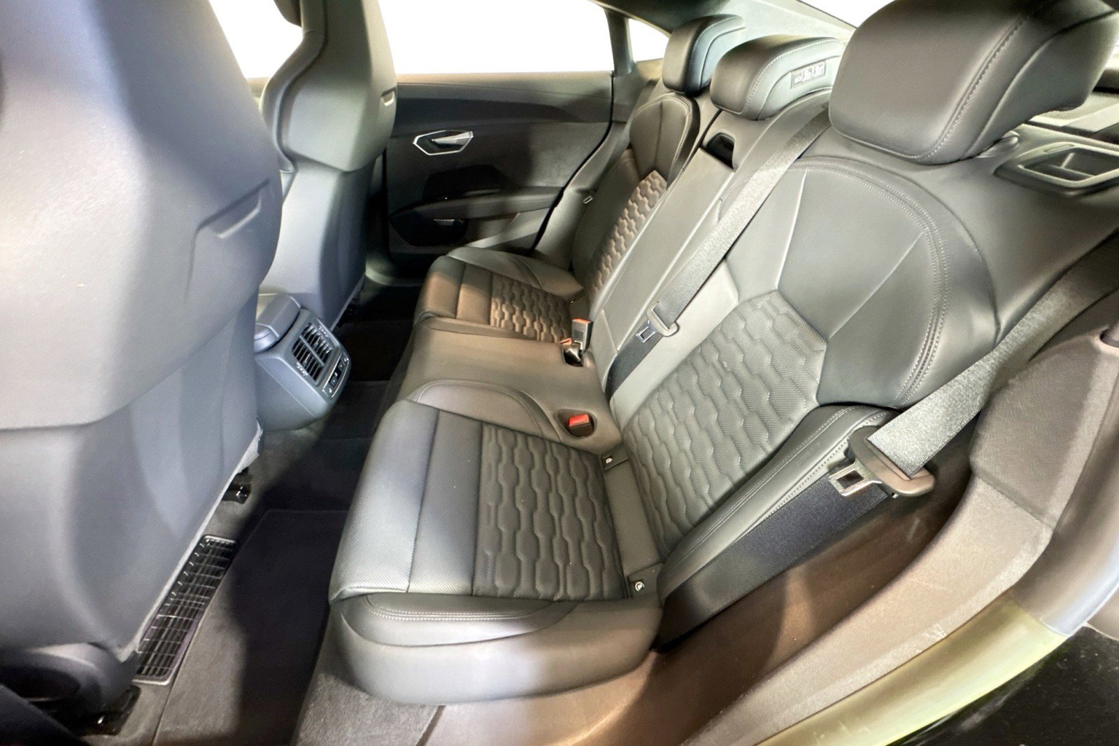 Used 2023 Audi RS e-tron GT image 22