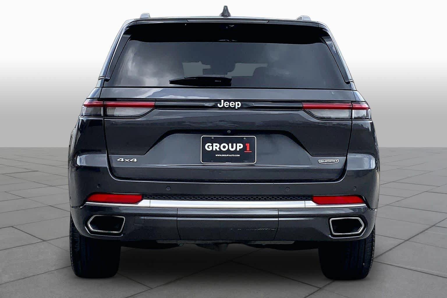 Used 2022 Jeep Grand Cherokee Summit w/ Adv Protech Group IV AWD/4WD image 5