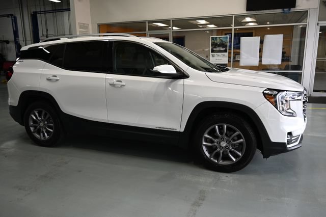Used 2023 GMC Terrain SLT FWD image 4