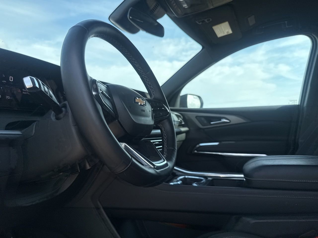 Used 2025 Chevrolet Traverse LT image 44