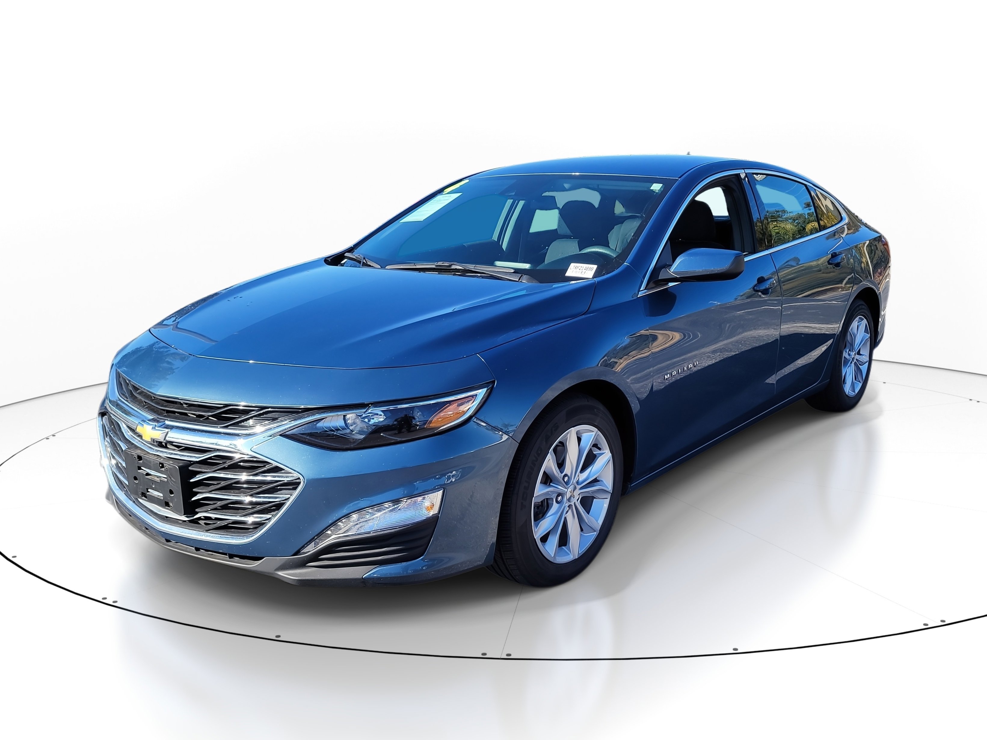 Used 2024 Chevrolet Malibu LT image 3