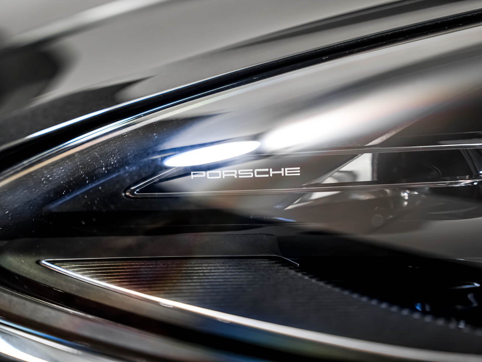 Certified 2022 Porsche Macan AWD/4WD image 31