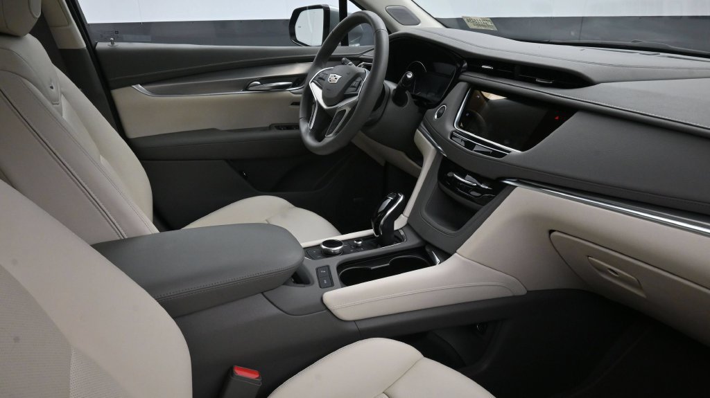 Certified 2024 Cadillac XT5 Premium Luxury FWD image 11