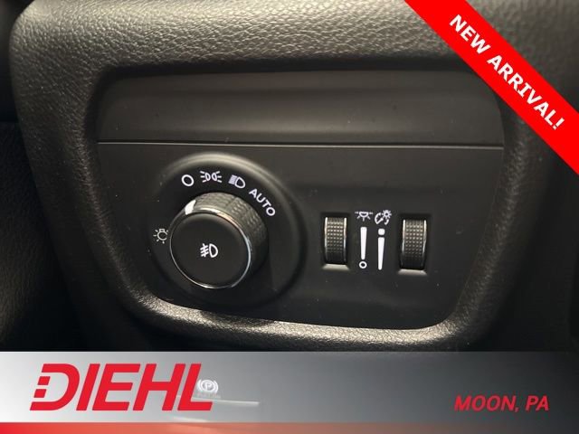 Used 2023 Jeep Grand Cherokee Limited w/ Black Appearance Package image 25