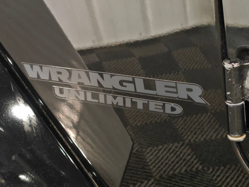 Used 2016 Jeep Wrangler Unlimited Rubicon AWD/4WD image 36