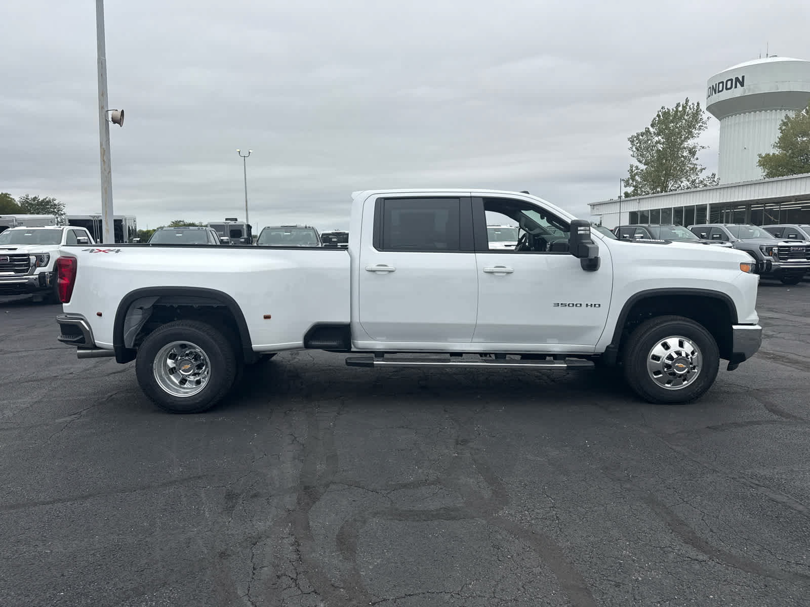 New 2026 Chevrolet Silverado 3500 LT w/ All Star Edition AWD/4WD image 6