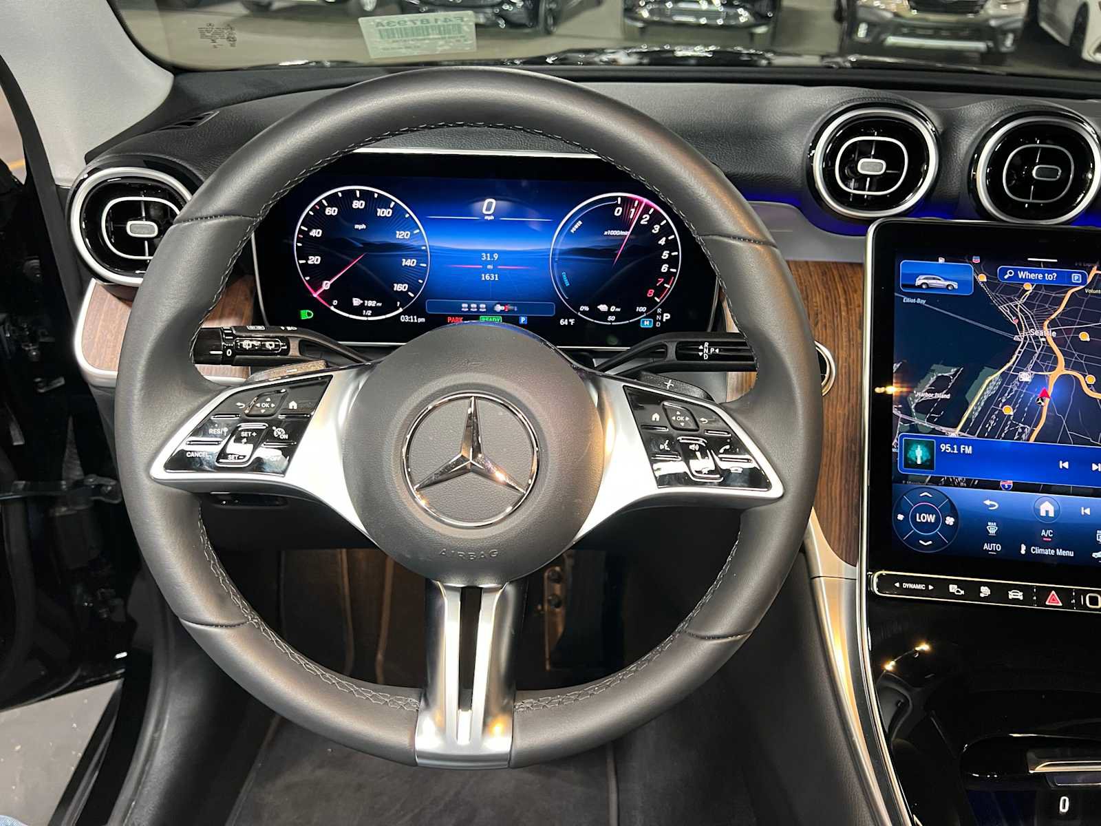 Used 2025 Mercedes-Benz GLC 350e 4MATIC image 26