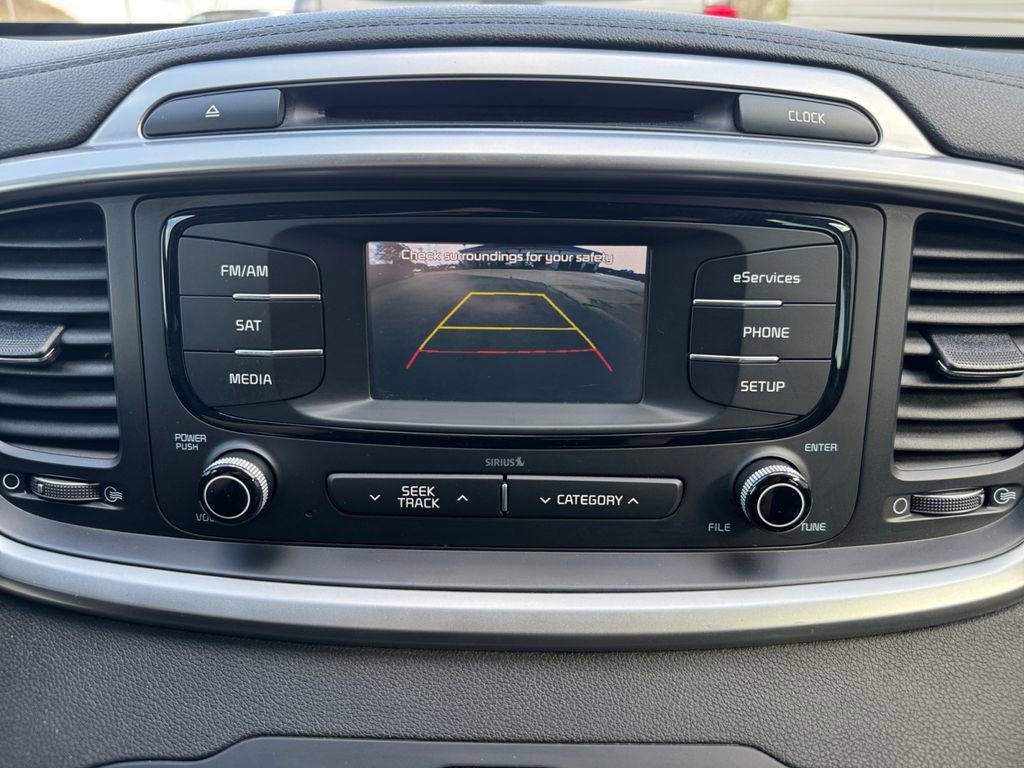 Used 2016 Kia Sorento LX w/ LX Convenience Package image 18