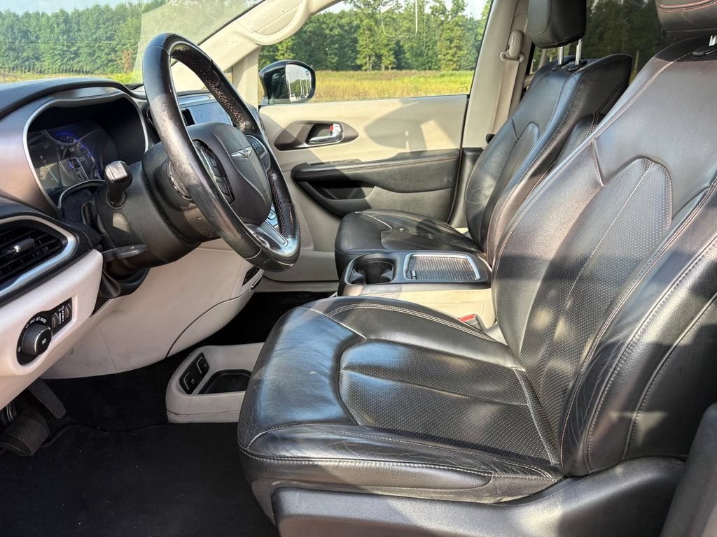 Used 2020 Chrysler Pacifica Touring-L Plus FWD image 12