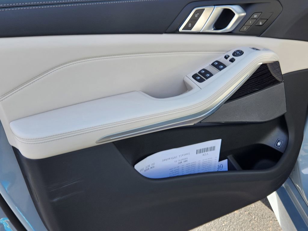 New 2026 BMW X5 xDrive50e image 8