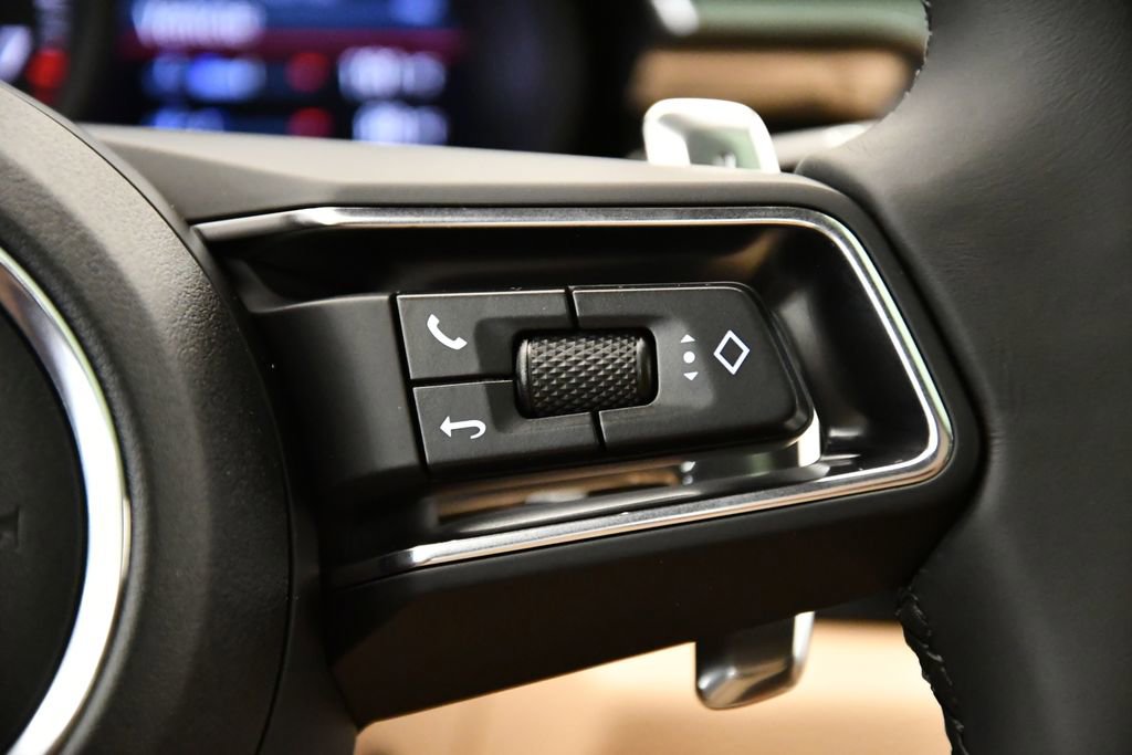 Used 2025 Porsche Macan Turbo image 23